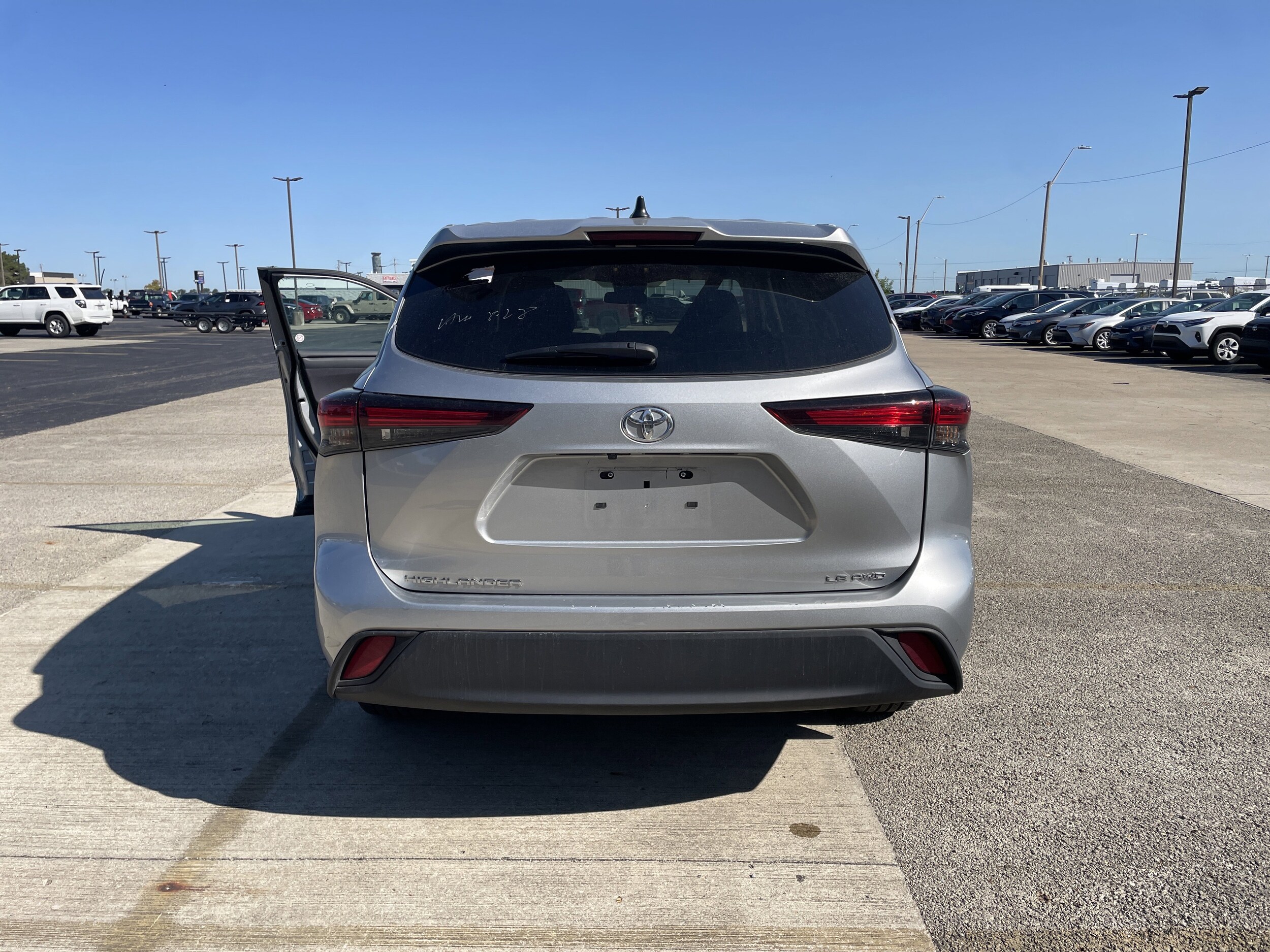 2024 Toyota Highlander LE photo 4