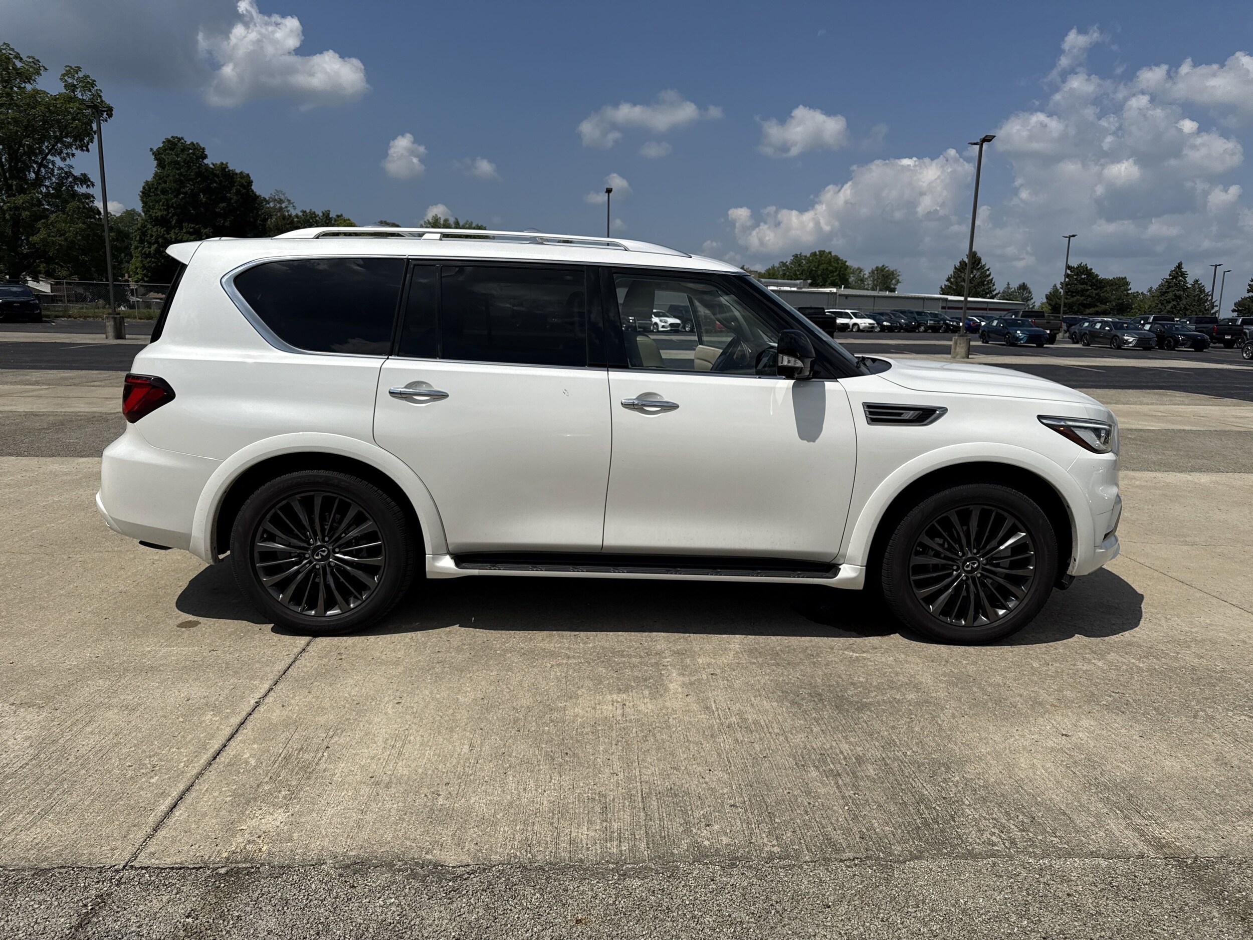2021 Infiniti QX80 Premium Select photo 3