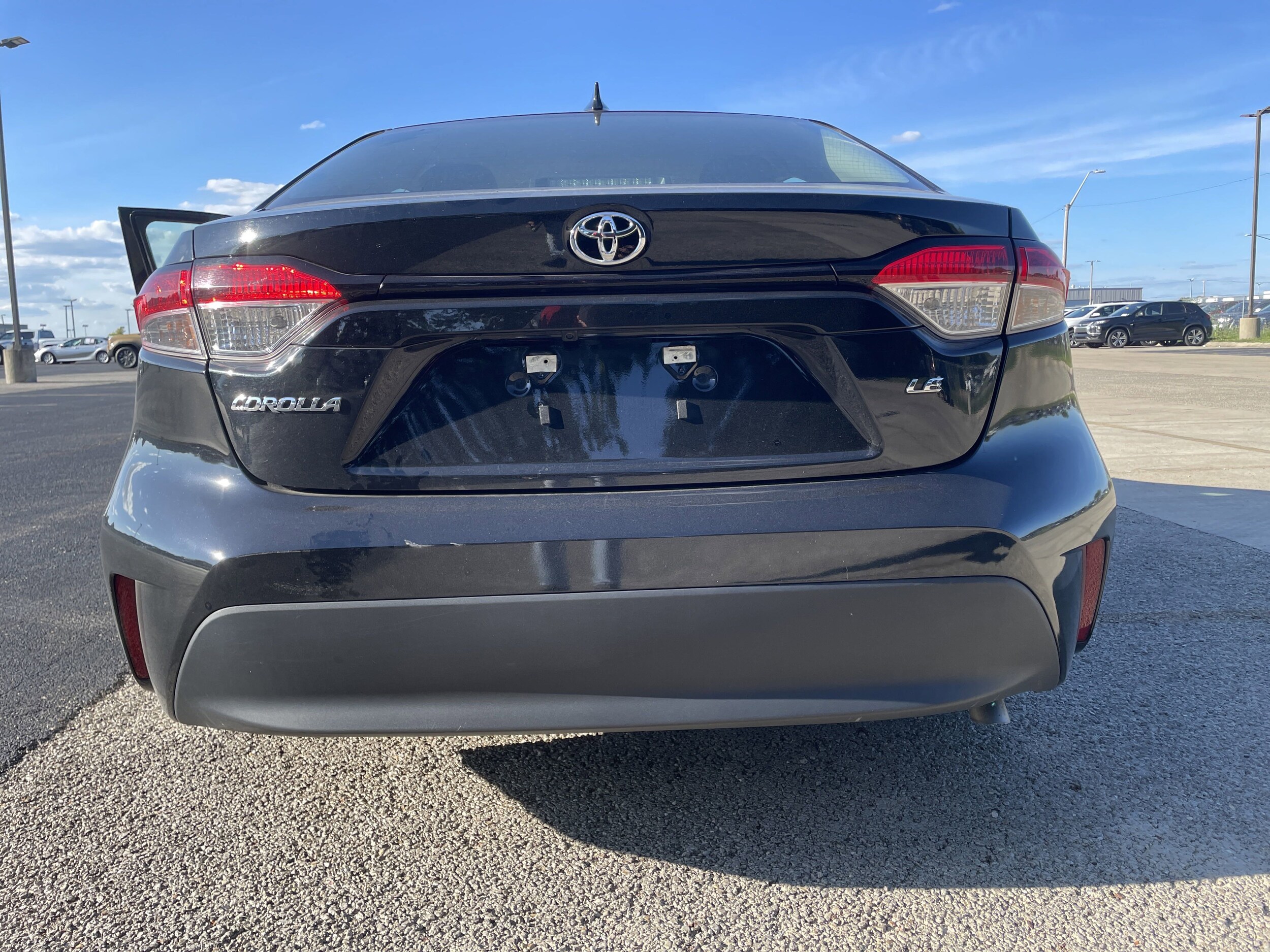 2023 Toyota Corolla LE photo 2