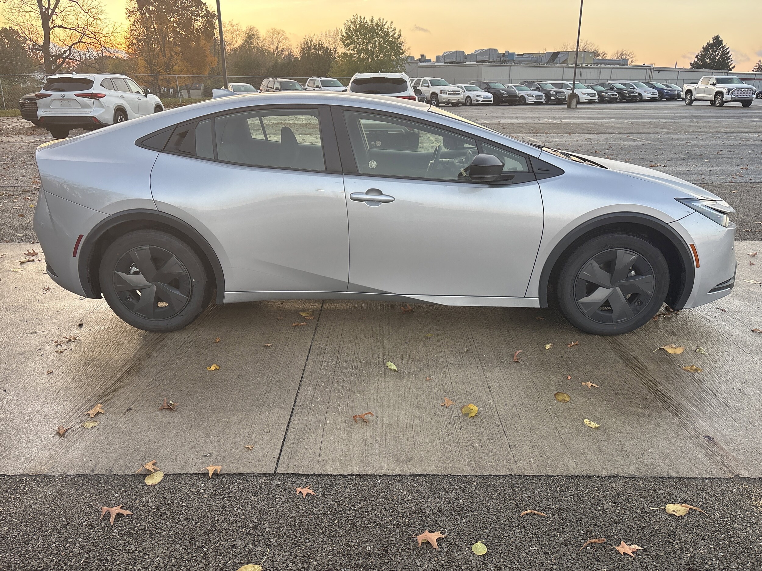 2025 Toyota Prius LE photo 3