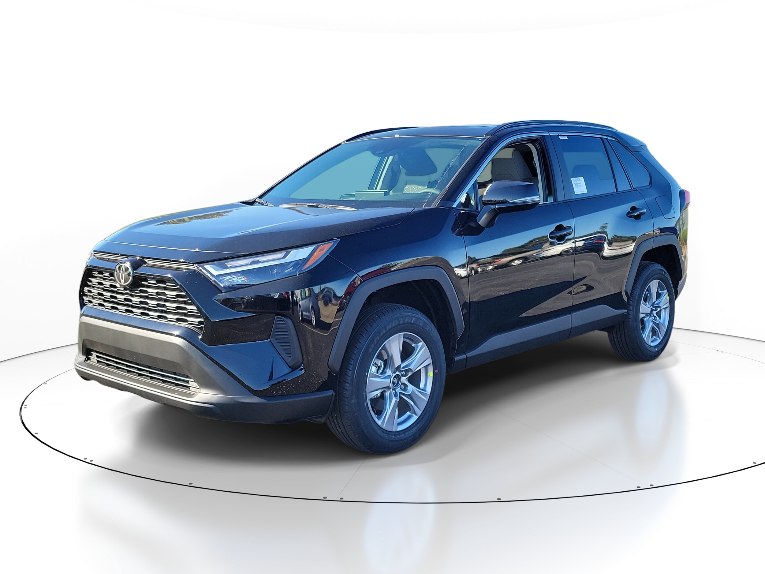 2025 Toyota RAV4 XLE photo 3