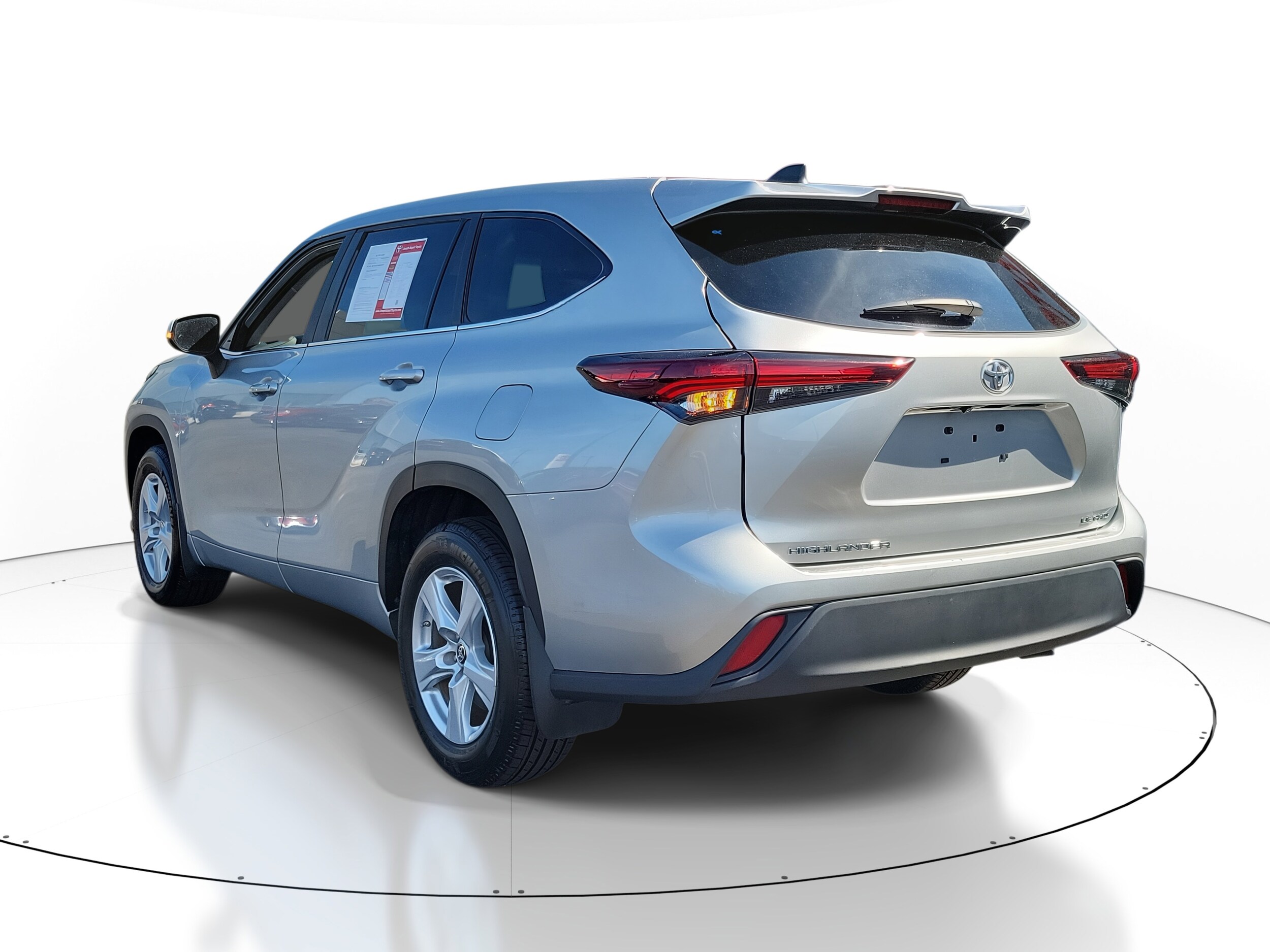 2024 Toyota Highlander LE photo 2