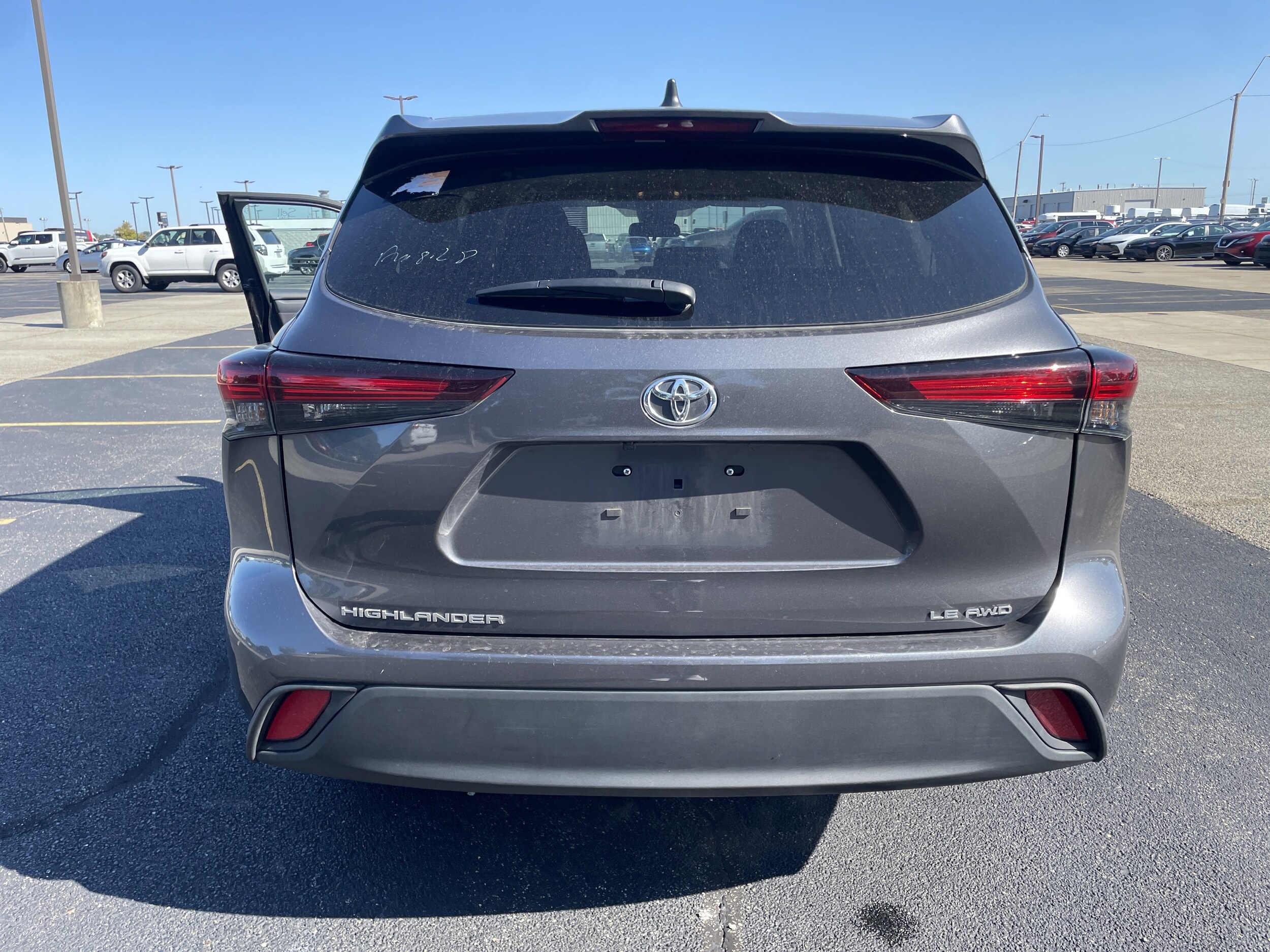 2024 Toyota Highlander LE photo 4