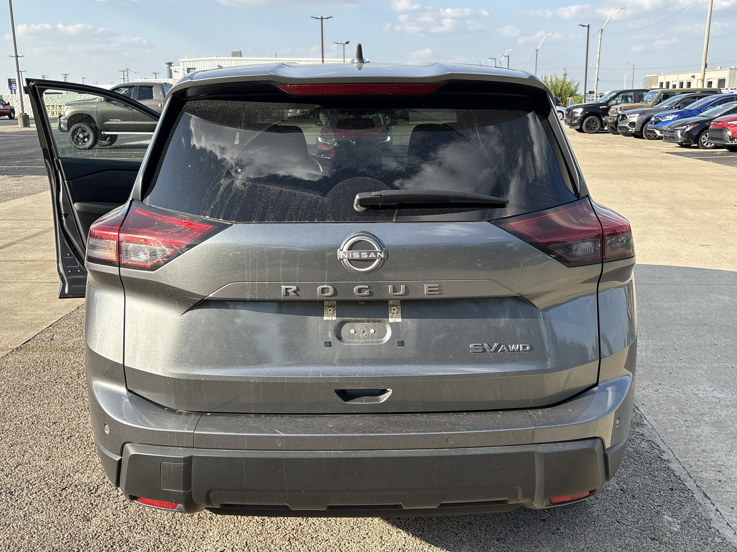 2024 Nissan Rogue SV photo 3