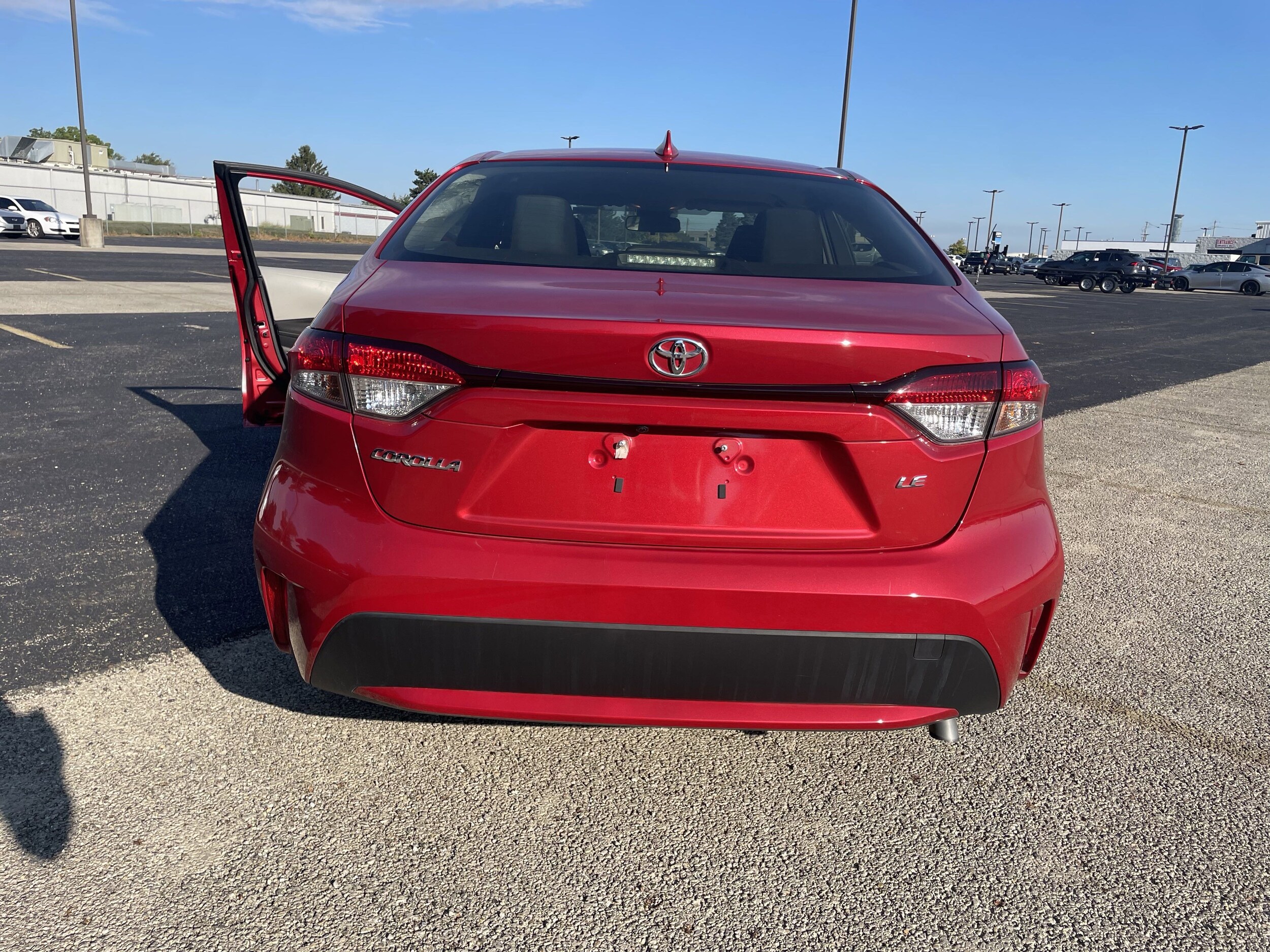 2021 Toyota Corolla LE photo 2