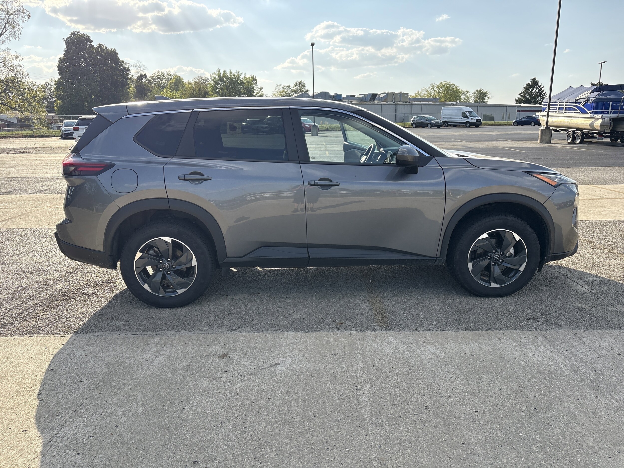 2024 Nissan Rogue SV photo 2