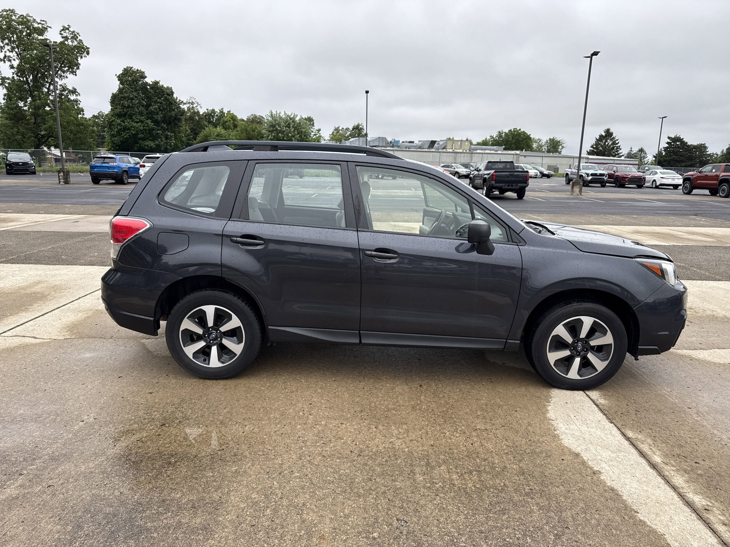 2017 Subaru Forester 2.5i photo 2