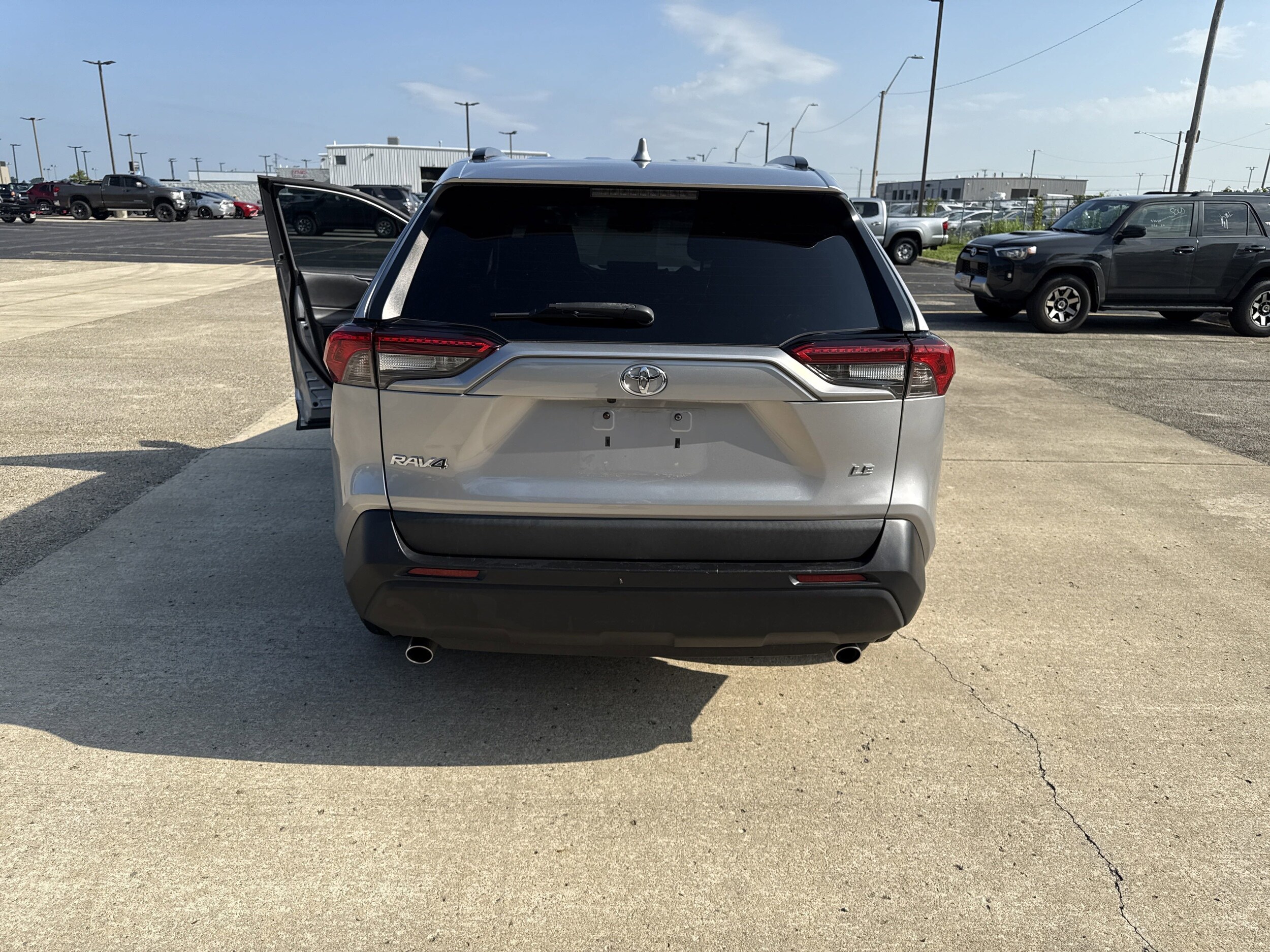 2020 Toyota RAV4 LE photo 2