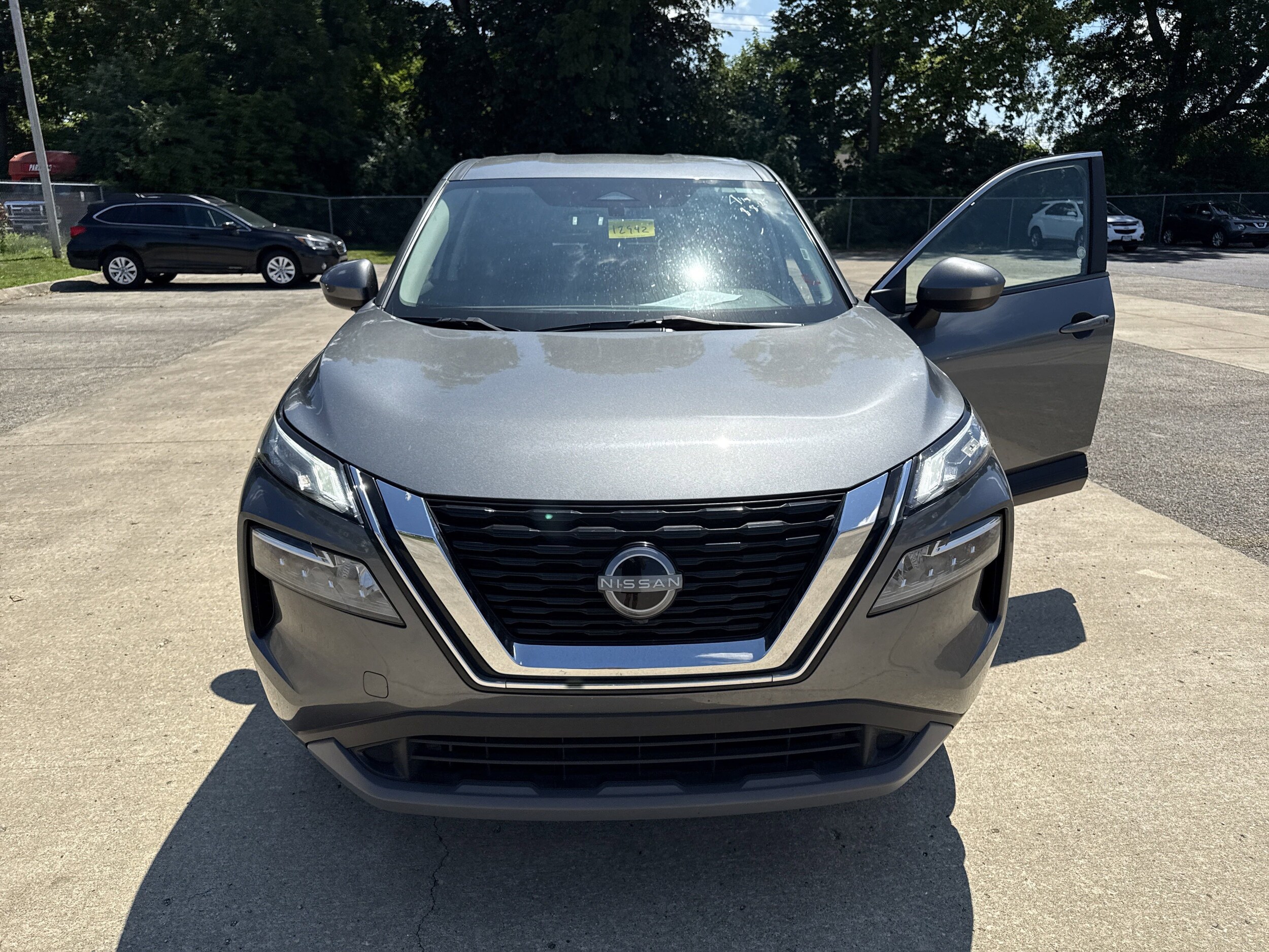 2023 Nissan Rogue SV photo 4
