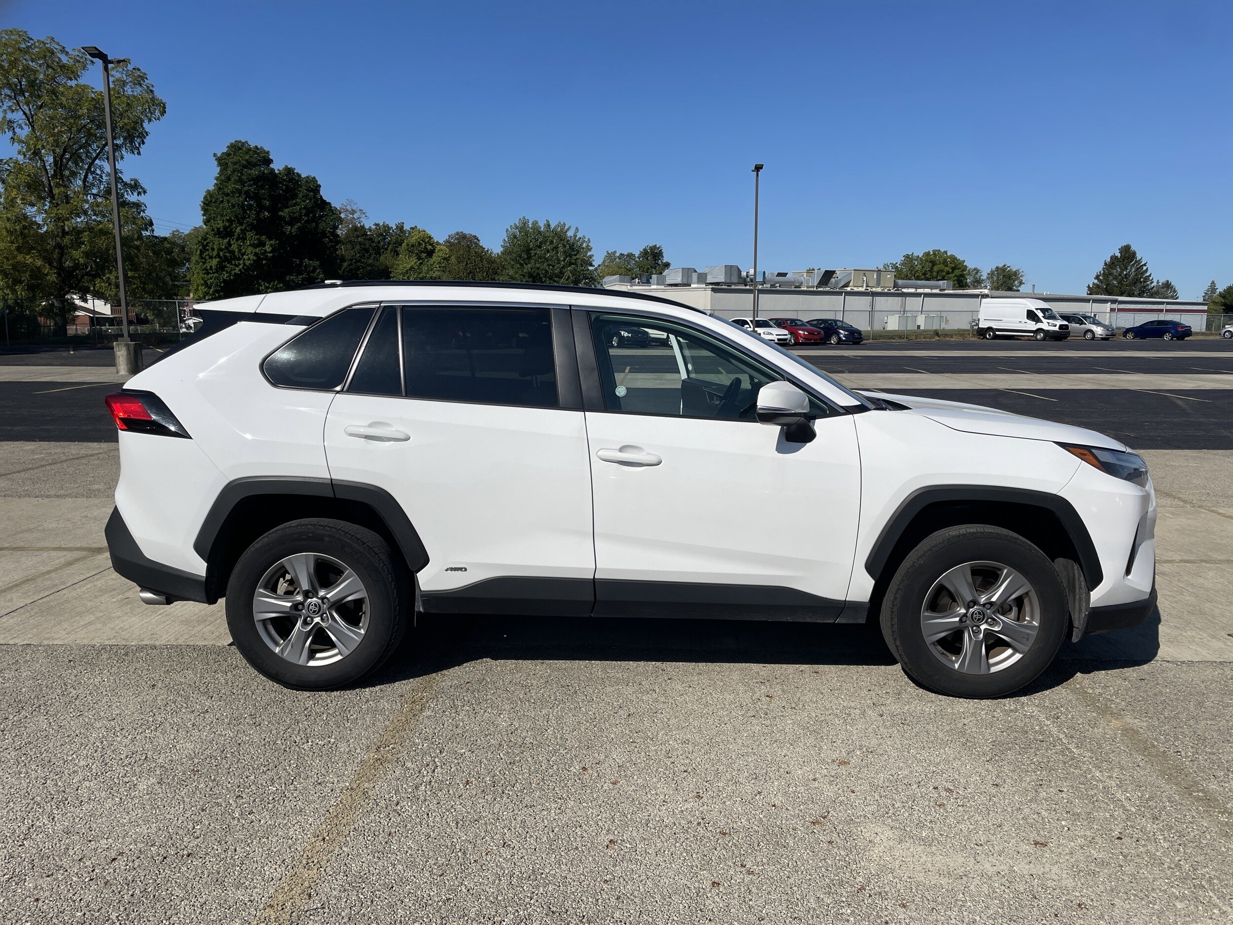 2024 Toyota RAV4 Hybrid XLE photo 3