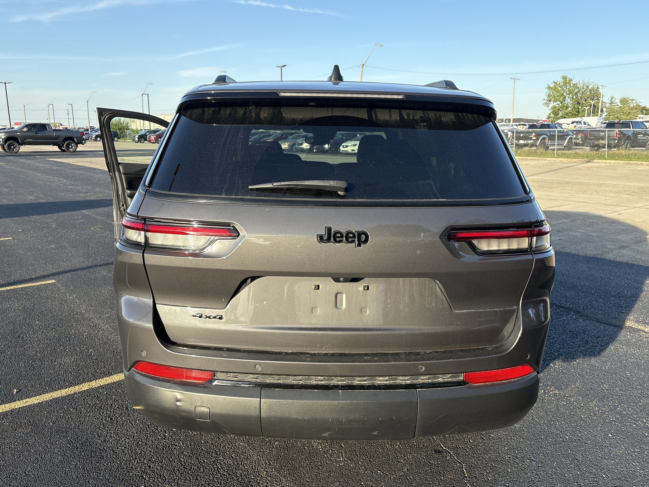 2023 Jeep Grand Cherokee Laredo Altitude photo 2