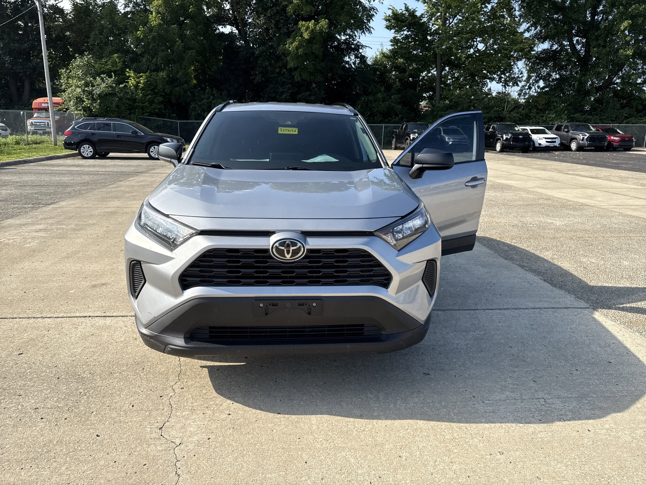 2020 Toyota RAV4 LE photo 4