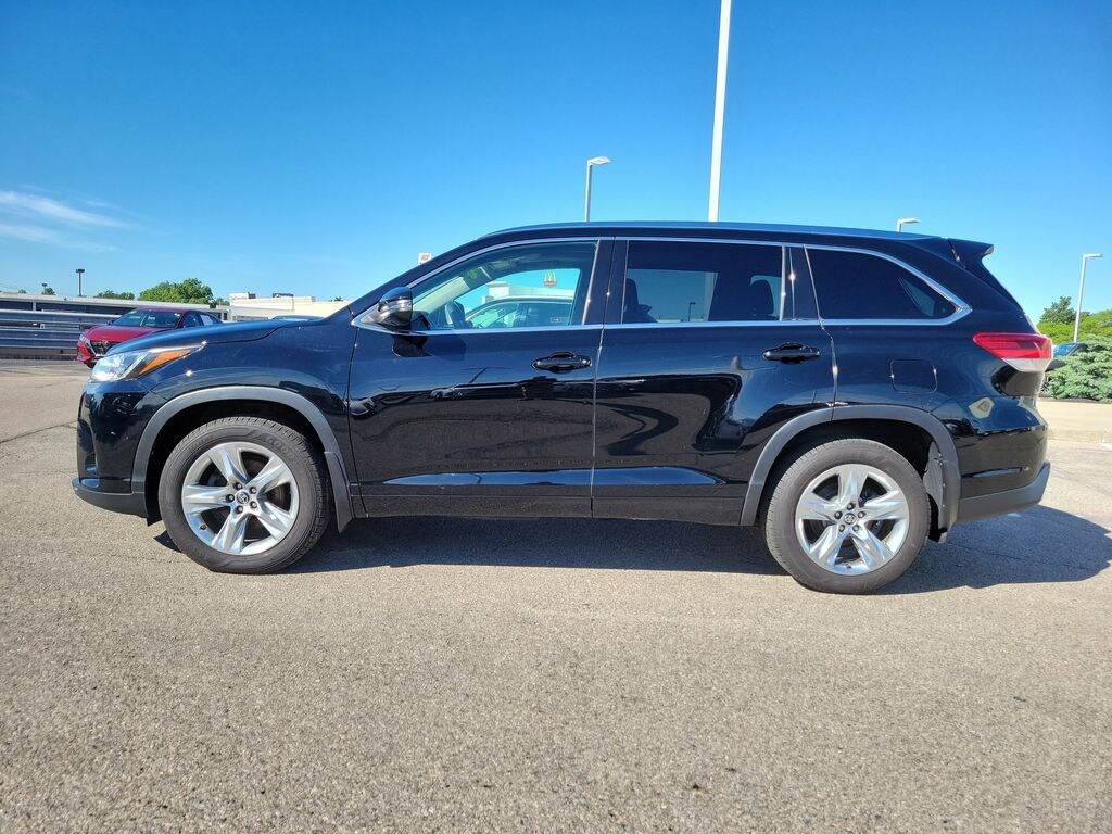 Used 2017 Toyota Highlander Limited V6 SUV