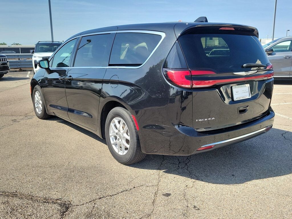 Used 2023 Chrysler Pacifica Touring L Van Passenger Van