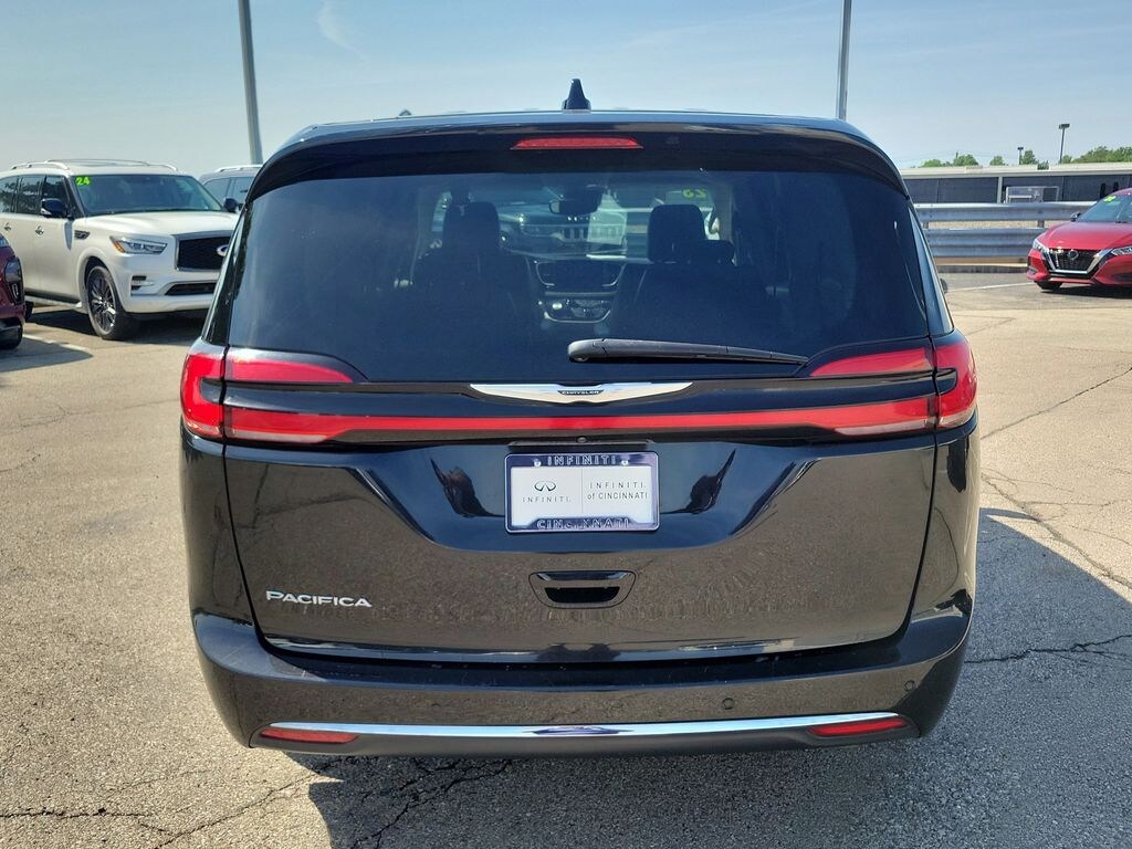 Used 2023 Chrysler Pacifica Touring L Van Passenger Van