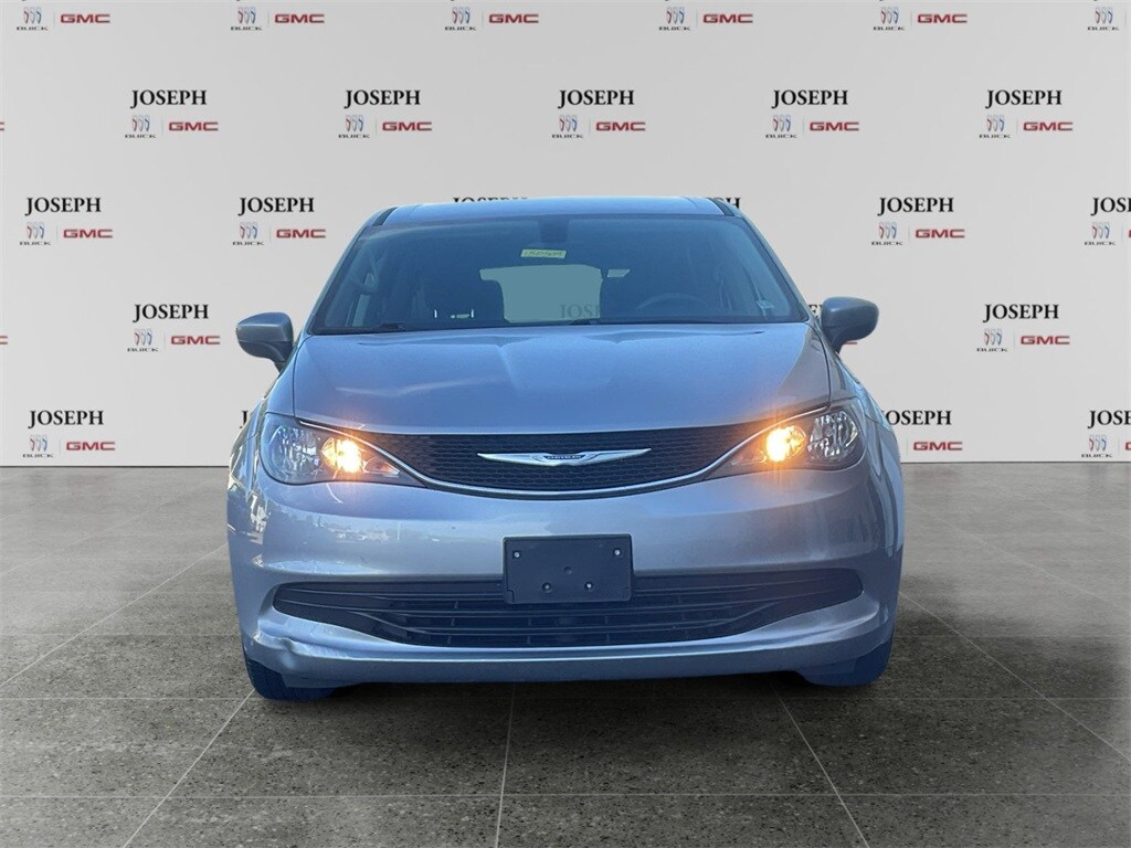 Used 2017 Chrysler Pacifica LX Minivan/Van