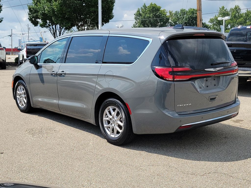 Used 2025 Chrysler Pacifica Select Minivan/Van