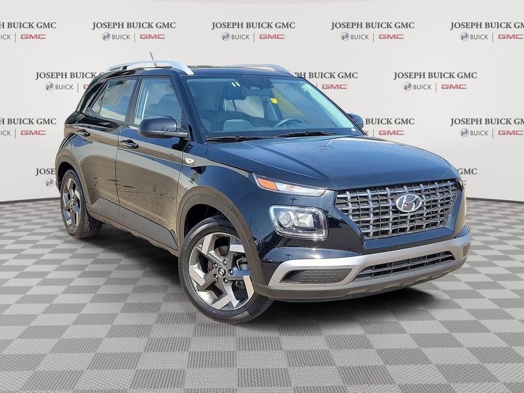 Used 2025 Hyundai Venue SEL SUV