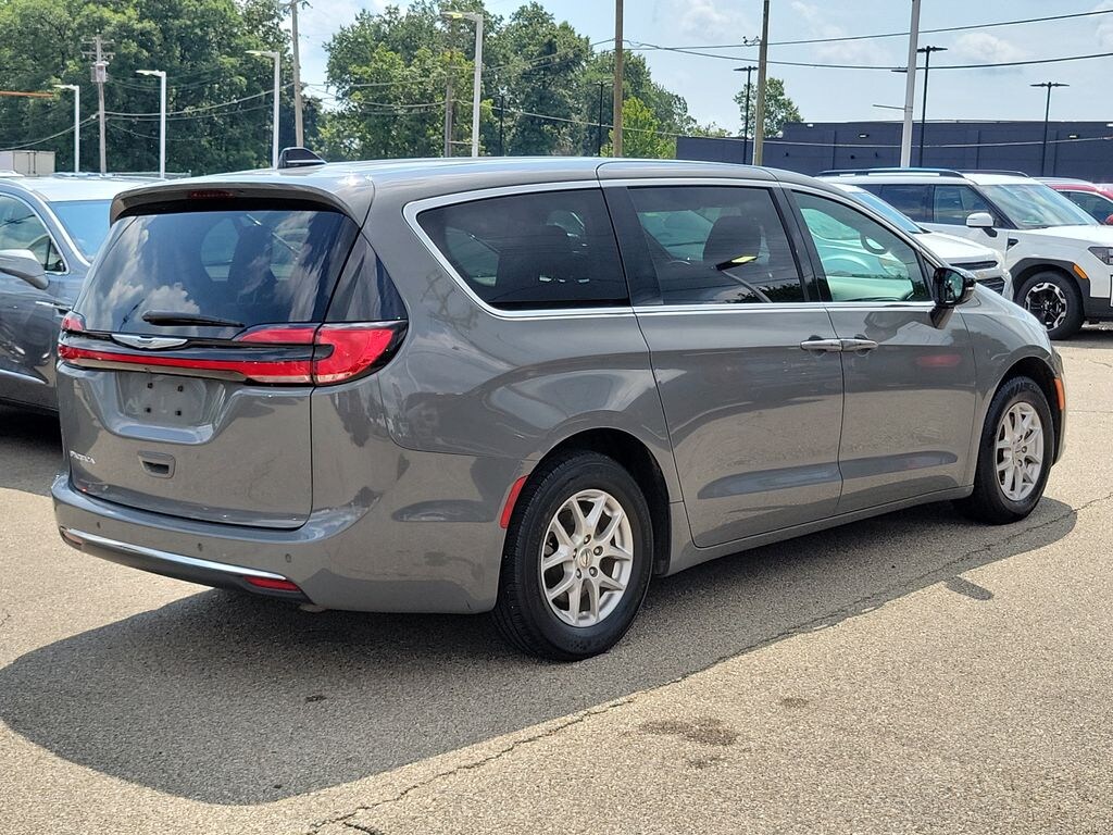 Used 2025 Chrysler Pacifica Select Minivan/Van