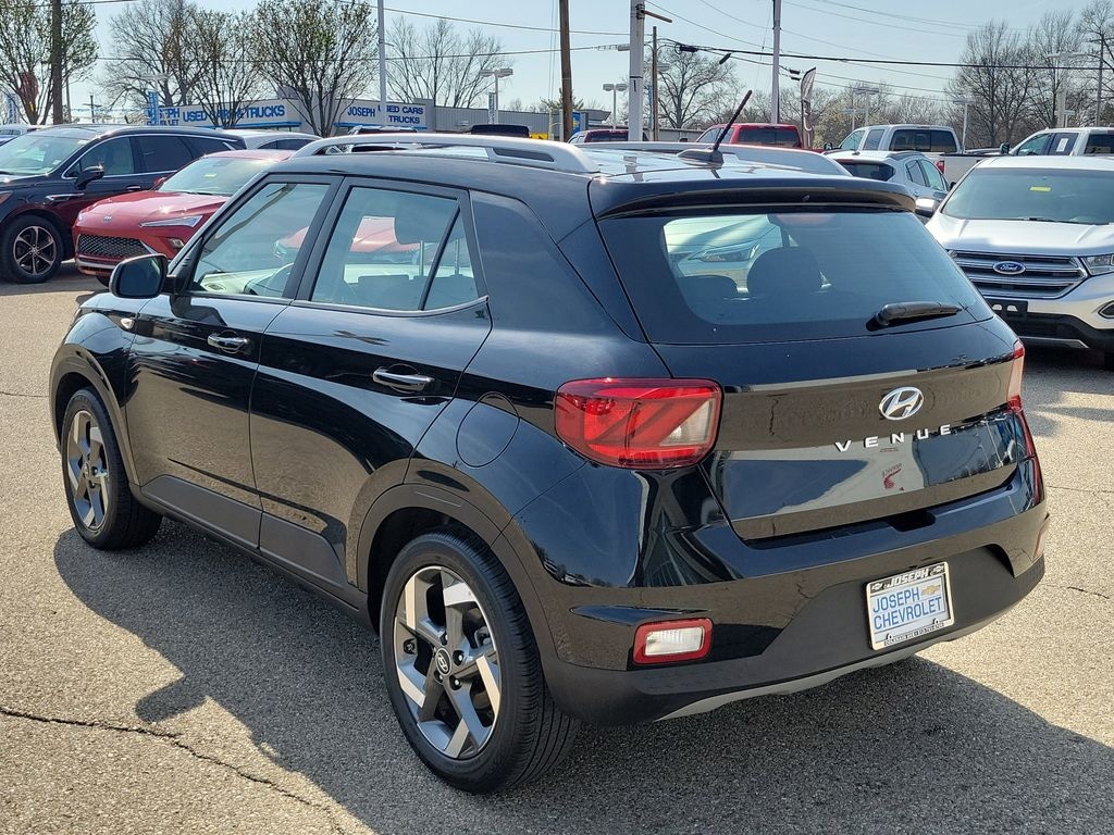 Used 2025 Hyundai Venue SEL SUV