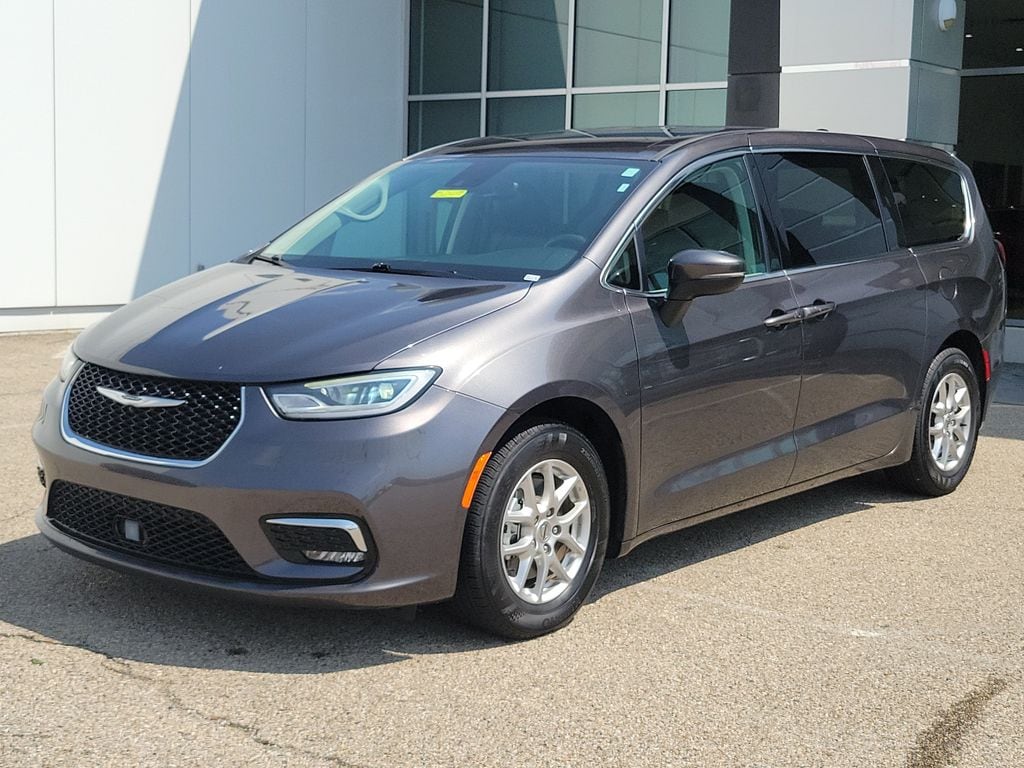 Used 2023 Chrysler Pacifica Touring L Minivan/Van