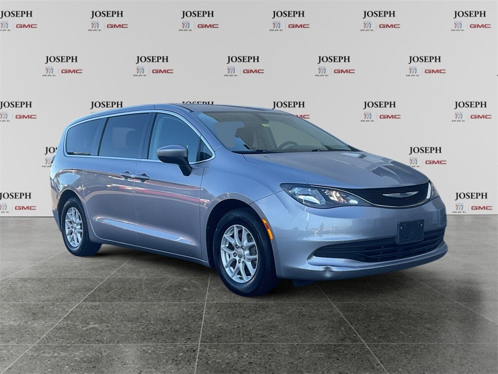 Used 2017 Chrysler Pacifica LX Minivan/Van
