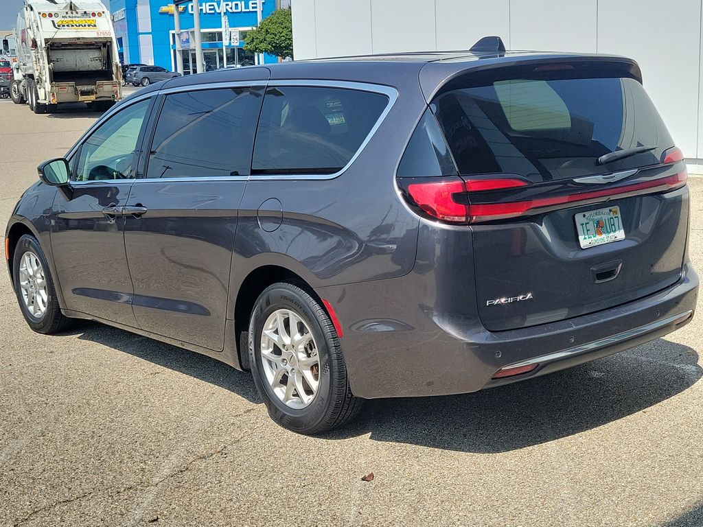 Used 2023 Chrysler Pacifica Touring L Minivan/Van