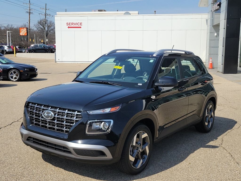 Used 2025 Hyundai Venue SEL SUV