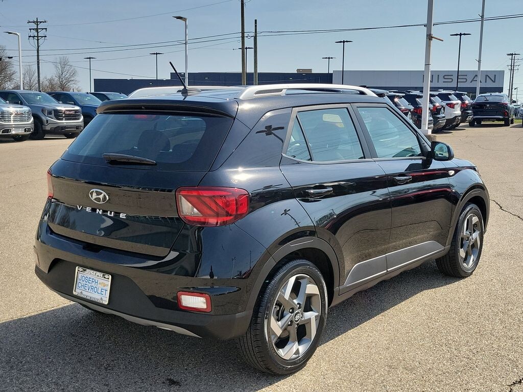 Used 2025 Hyundai Venue SEL SUV