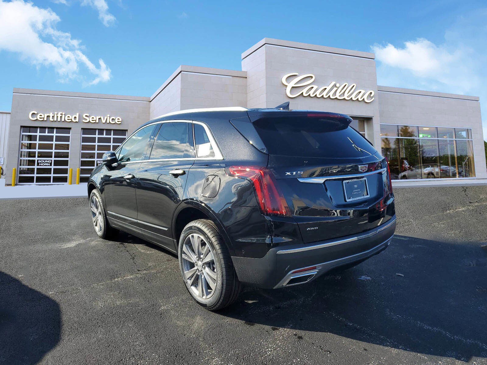 2025 Cadillac XT5 Premium Luxury photo 2