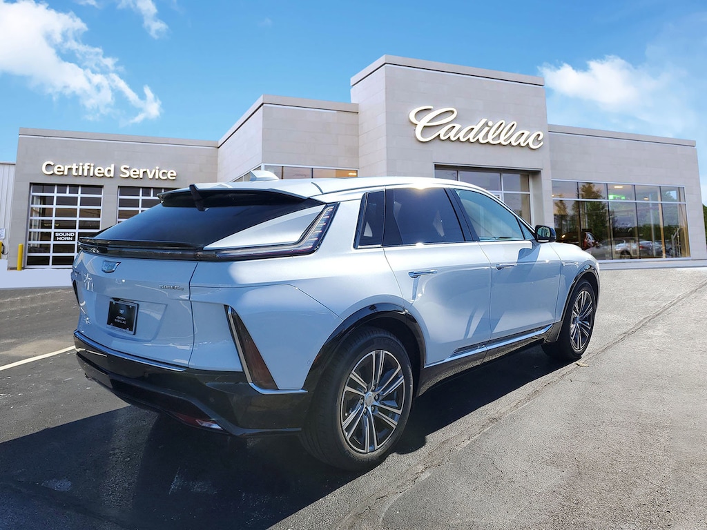 New 2026 CADILLAC LYRIQ Luxury SUV