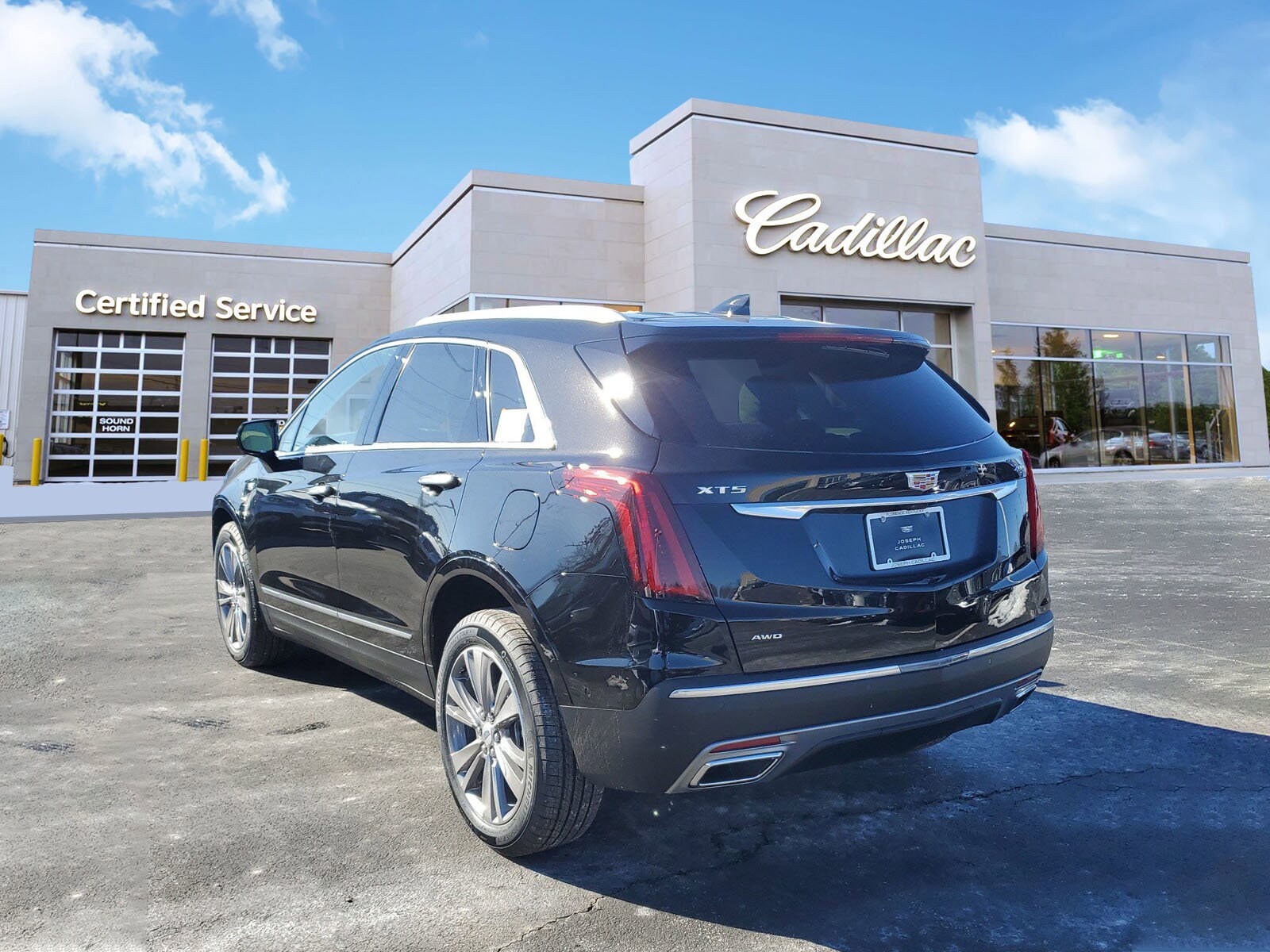 2025 Cadillac XT5 Premium Luxury photo 2