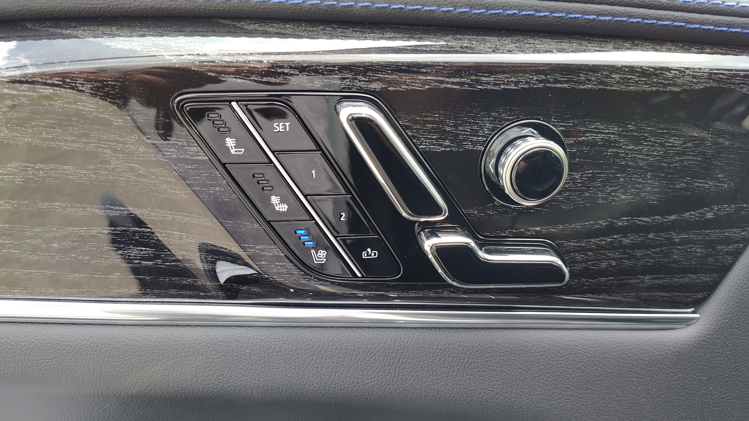 2025 Cadillac Escalade IQ Luxury 1 - Photo 12