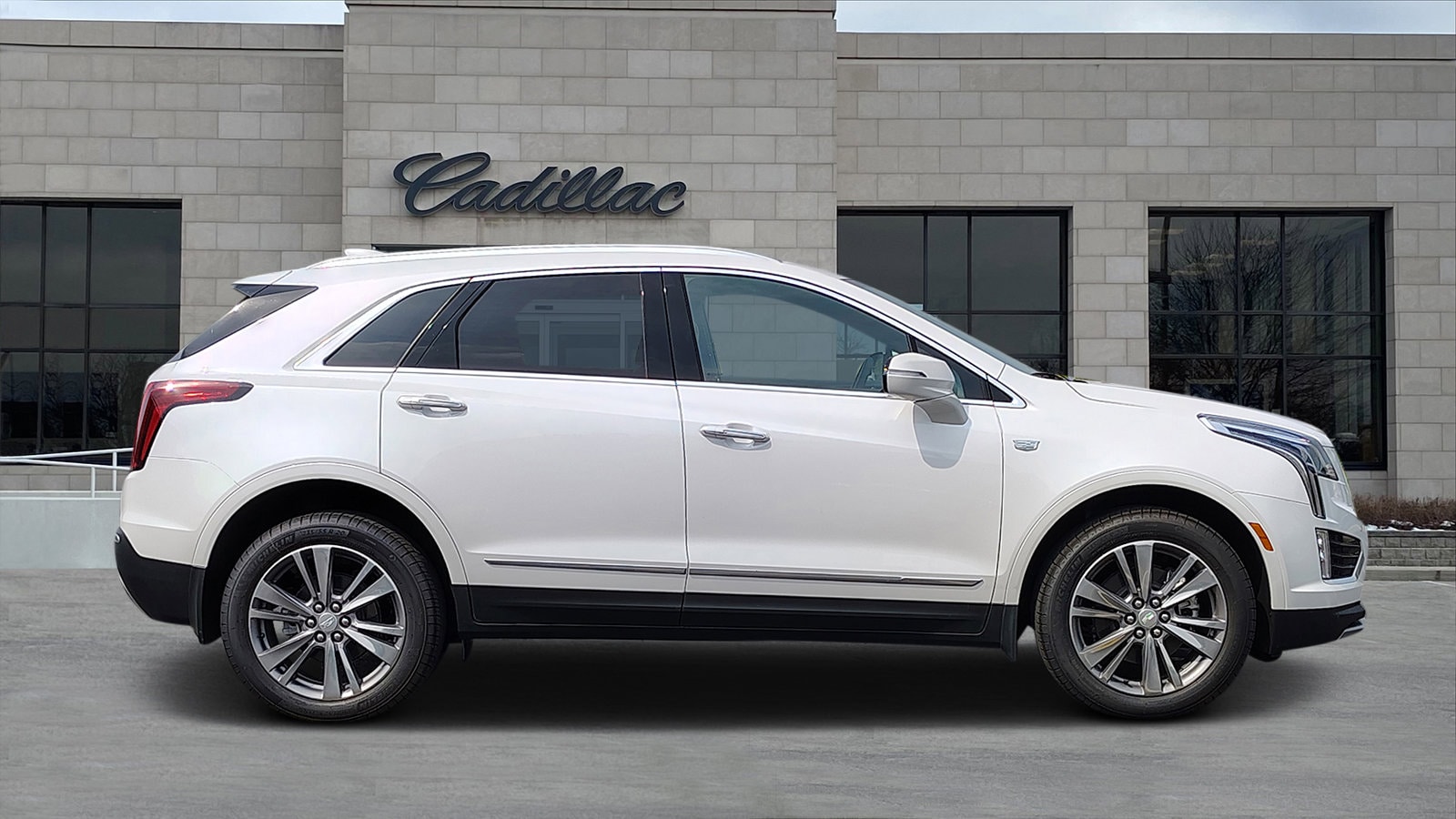 2025 Cadillac XT5 Premium Luxury - Photo 2