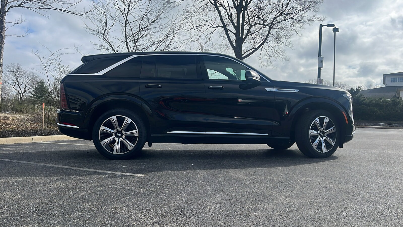 2025 Cadillac Escalade IQ Luxury photo 4