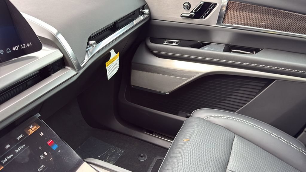 2026 Cadillac VISTIQ Luxury - Photo 23
