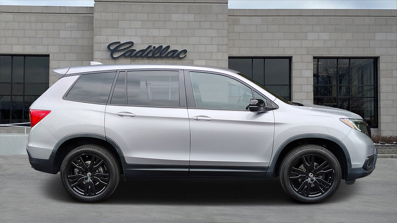 2021 Honda Passport Sport photo 2