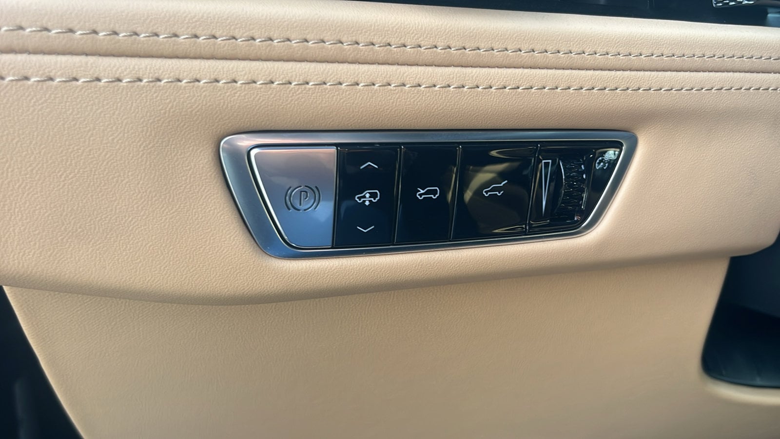 2025 Cadillac Escalade IQ Luxury 2 - Photo 35