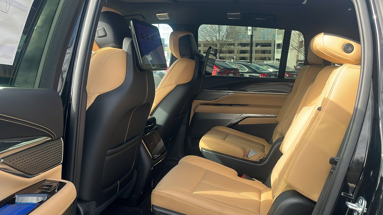 2025 Cadillac Escalade IQ Luxury 2 - Photo 36