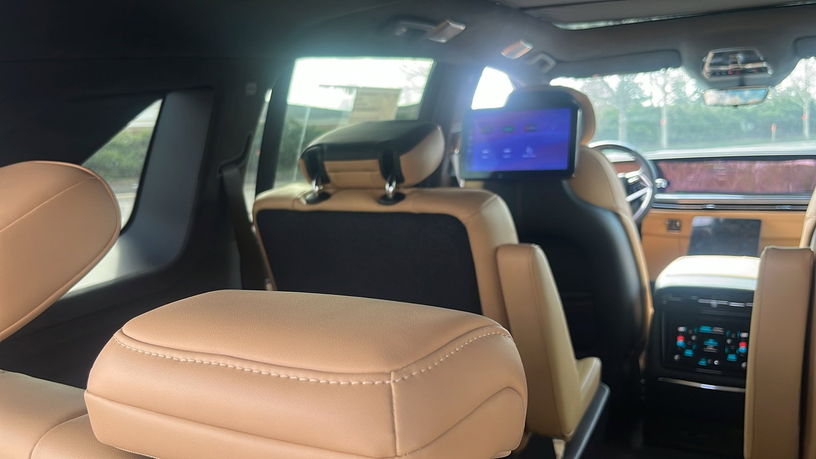 2025 Cadillac Escalade IQ Luxury 2 - Photo 45