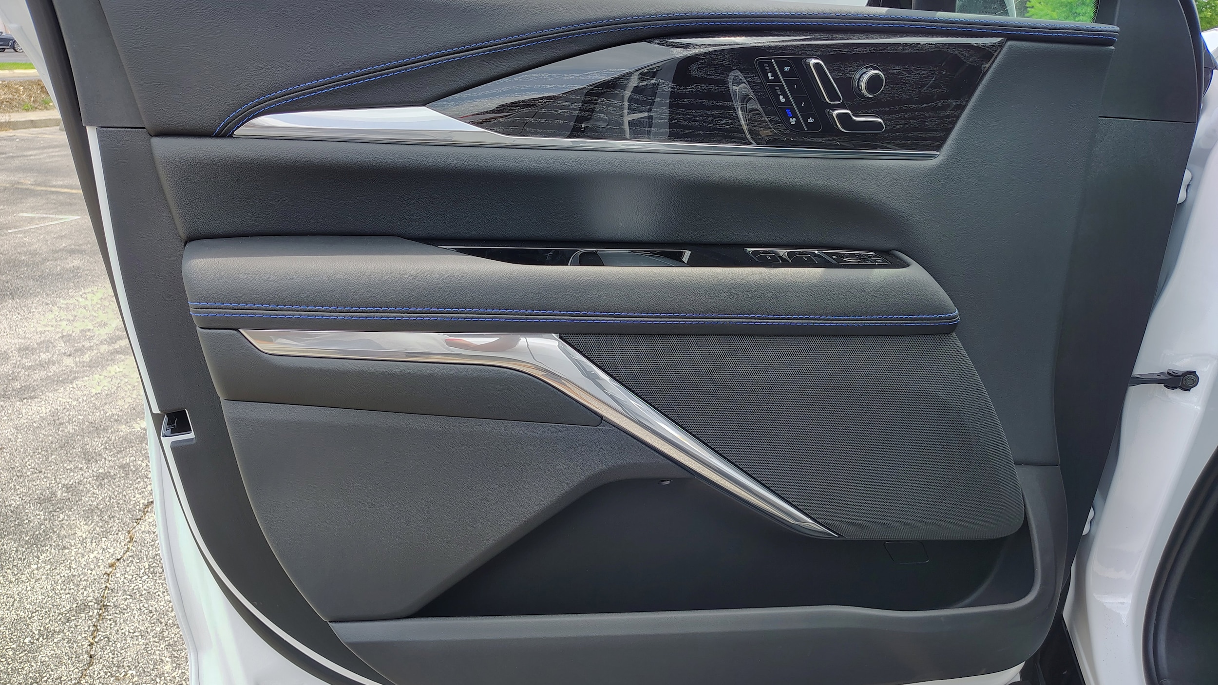 2025 Cadillac Escalade IQ Luxury 1 - Photo 11