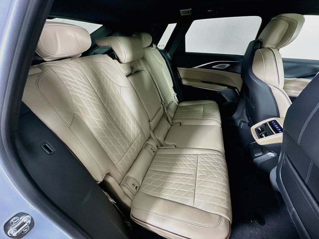 2026 Cadillac LYRIQ Signature Luxury - Photo 35