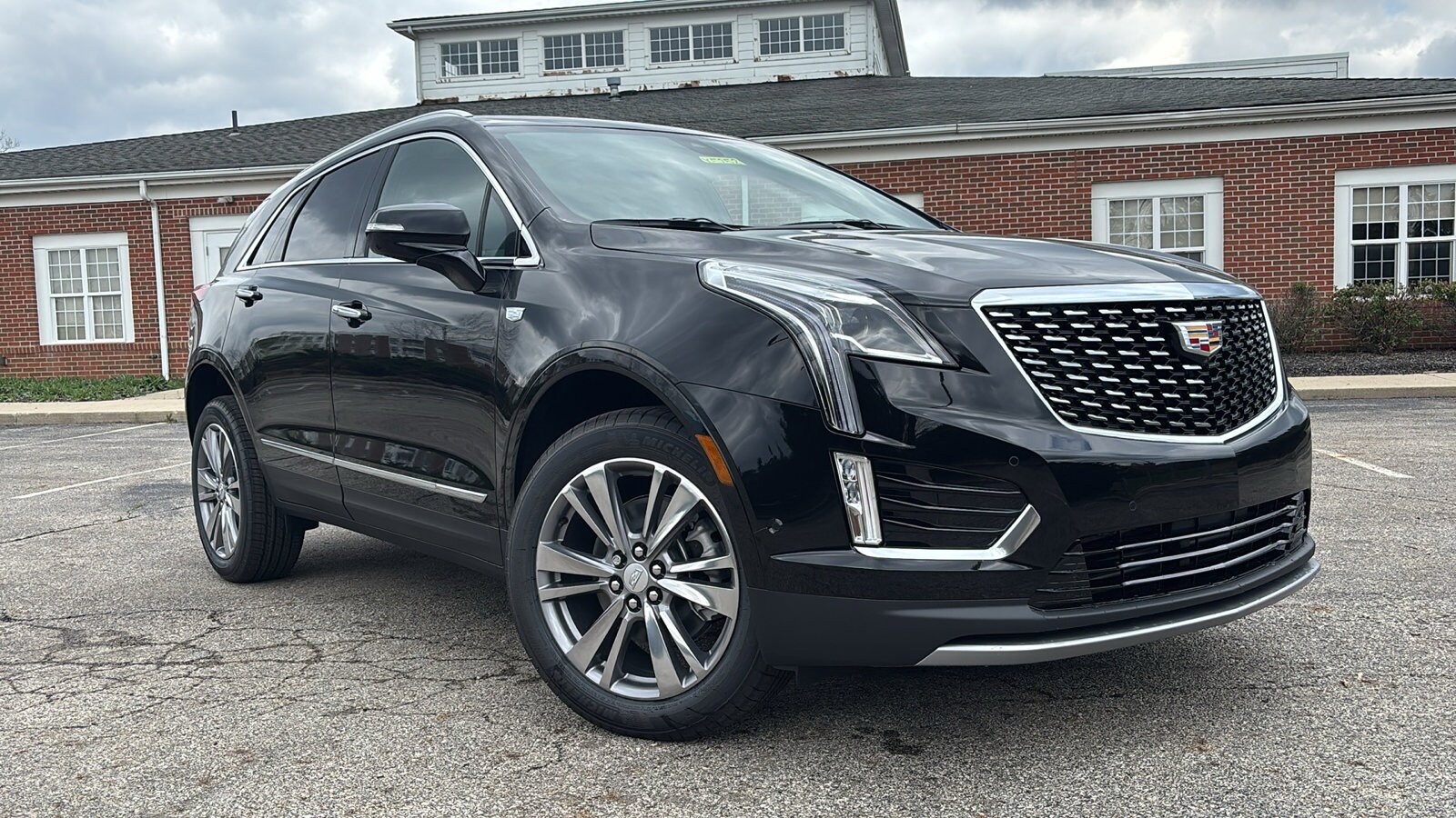 2025 Cadillac XT5 Premium Luxury photo 2