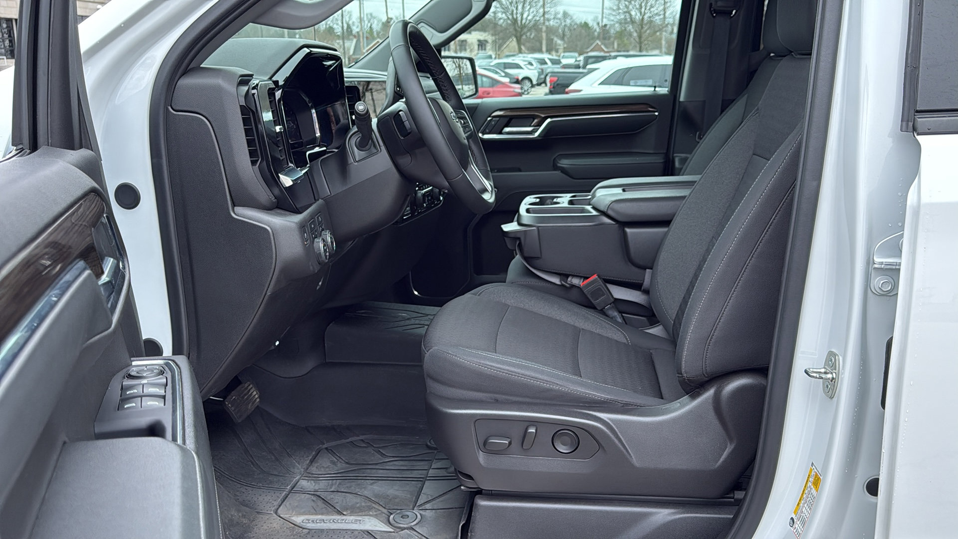 2024 Chevrolet Silverado 1500 RST photo 3