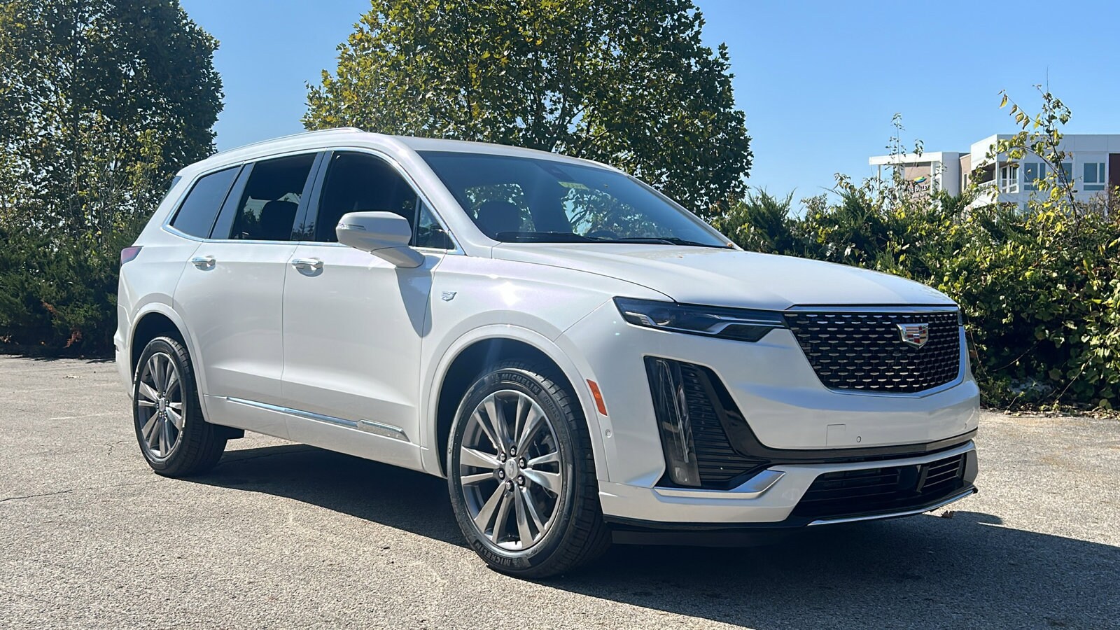 2025 Cadillac XT6 Premium Luxury photo 2