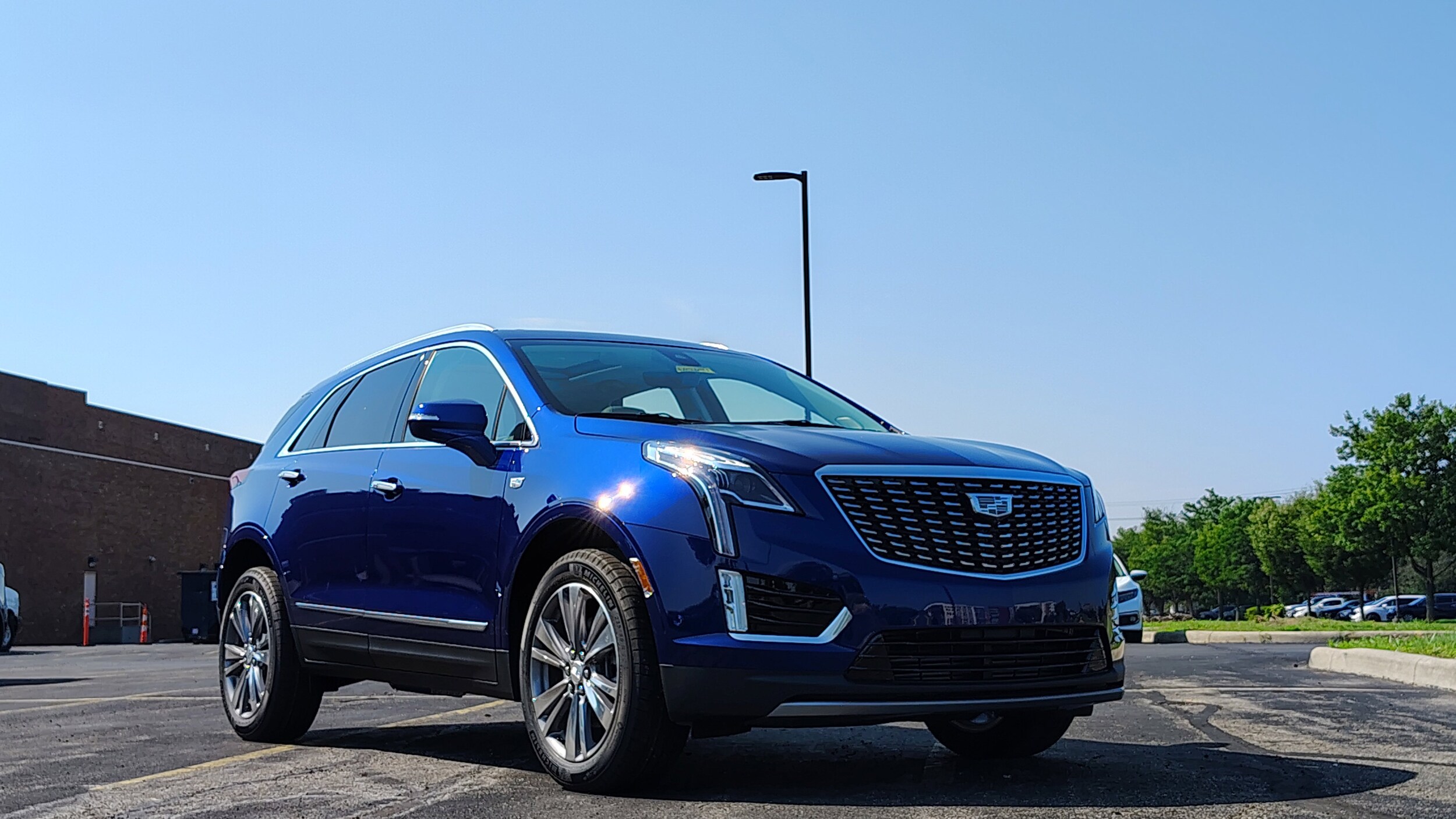 2025 Cadillac XT5 Premium Luxury photo 2