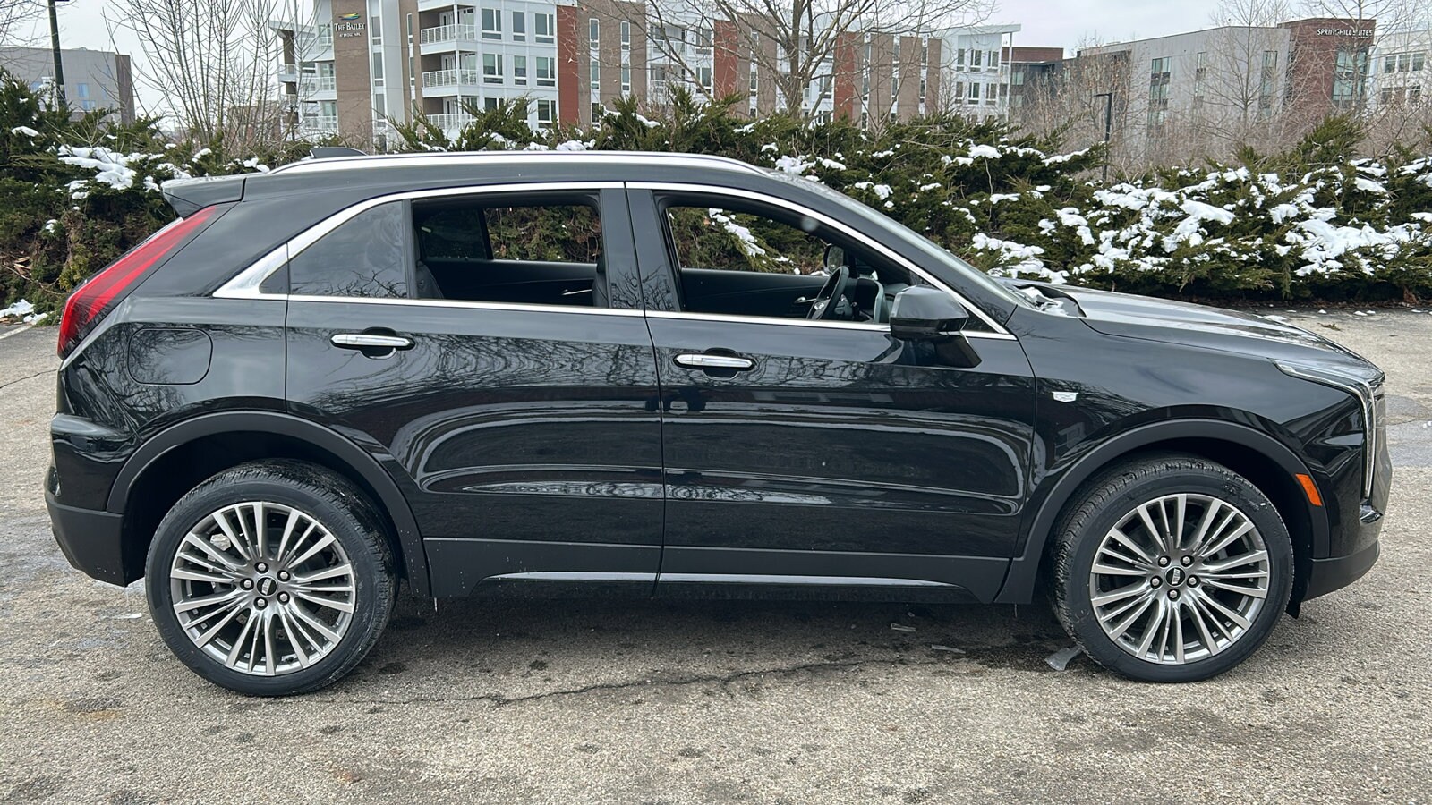 2025 Cadillac XT4 Premium Luxury photo 3