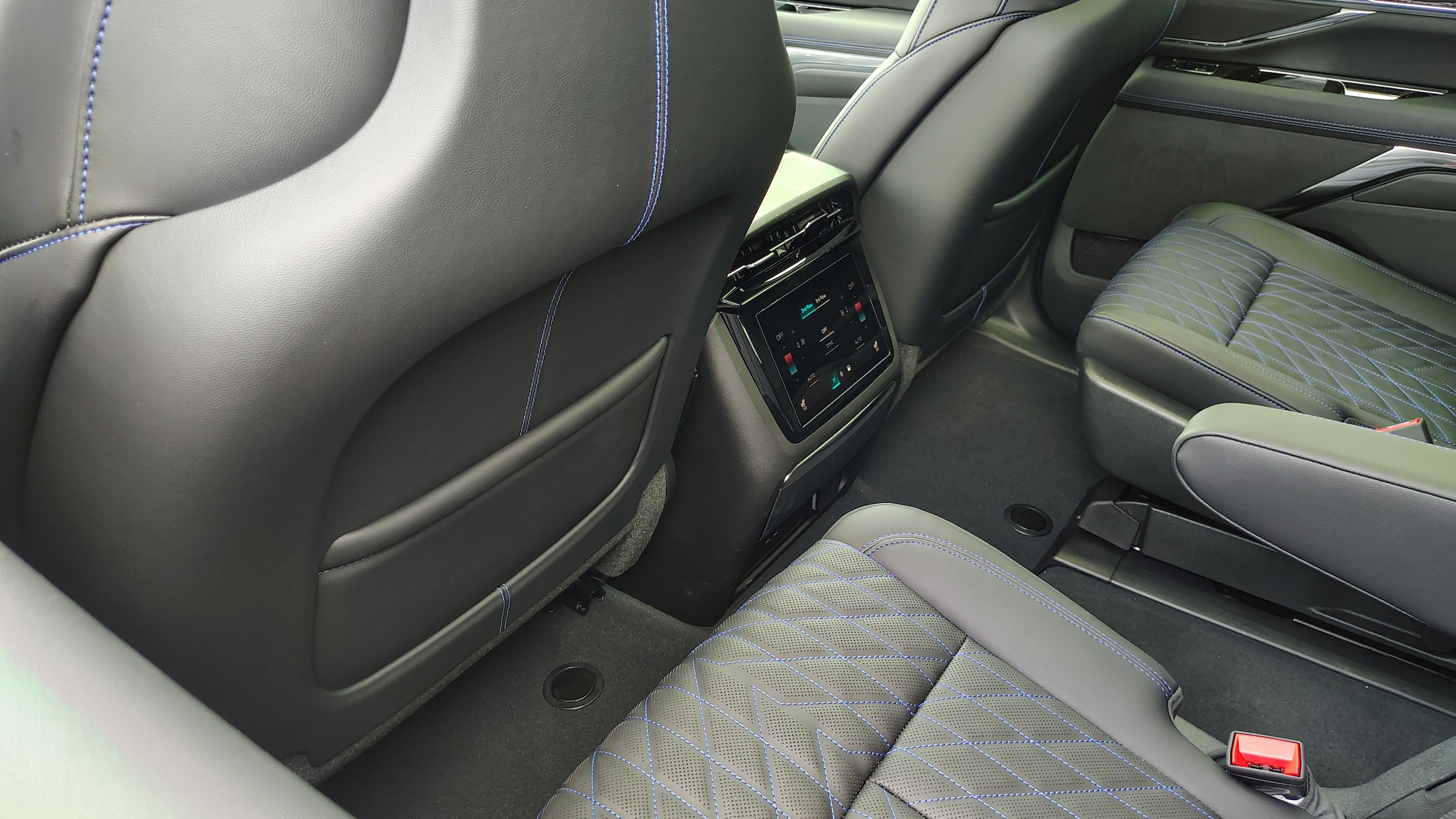 2025 Cadillac Escalade IQ Luxury 1 - Photo 36