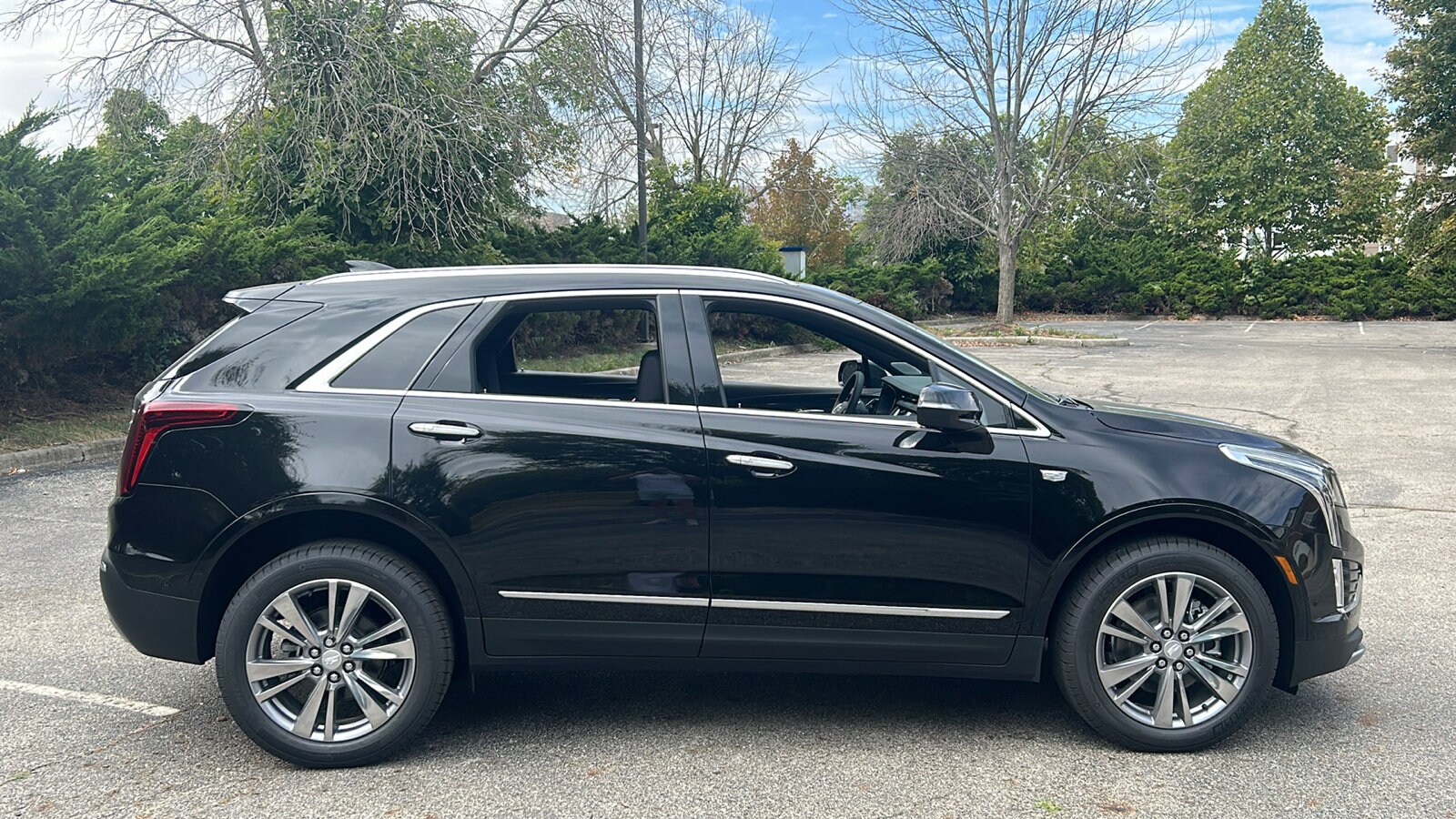 2025 Cadillac XT5 Premium Luxury photo 3
