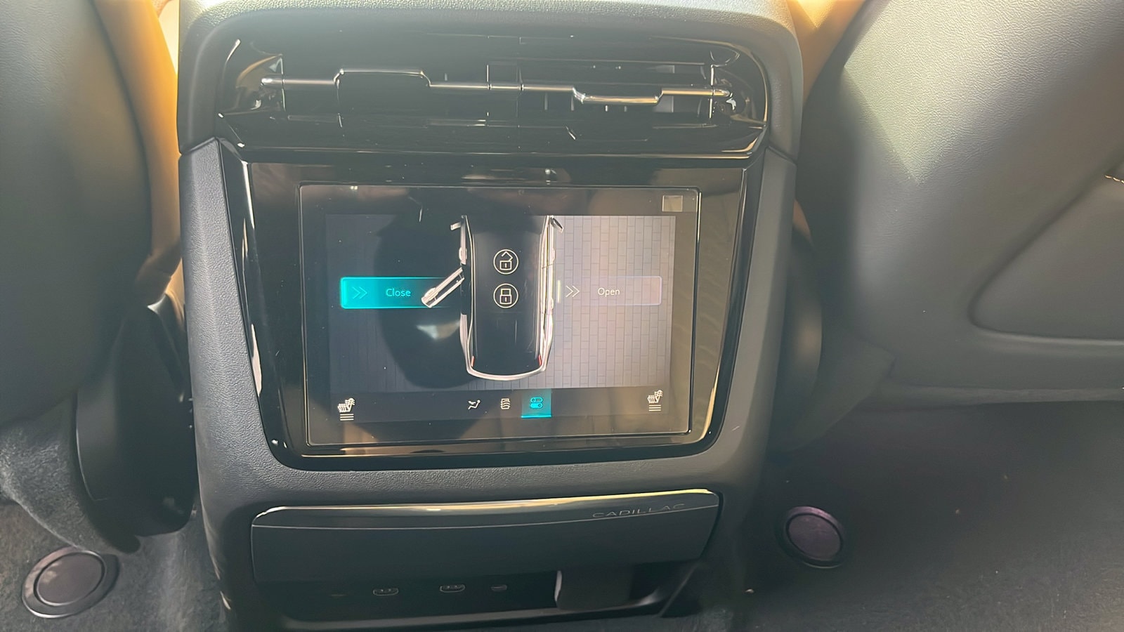 2025 Cadillac Escalade IQ Luxury 2 - Photo 37